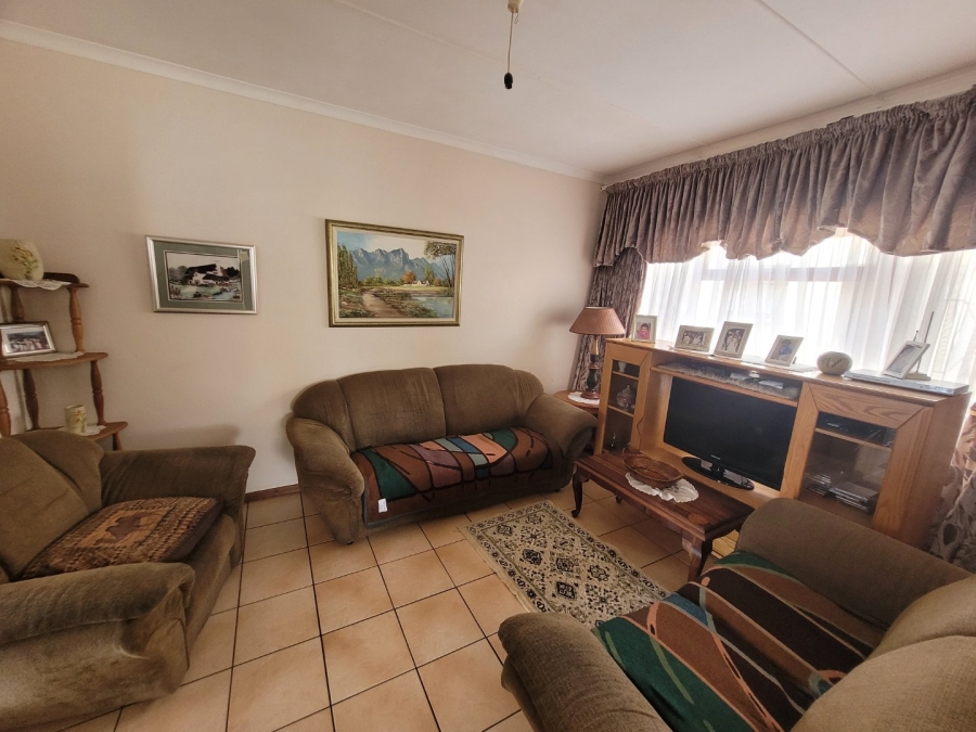 3 Bedroom Property for Sale in Pacaltsdorp Western Cape